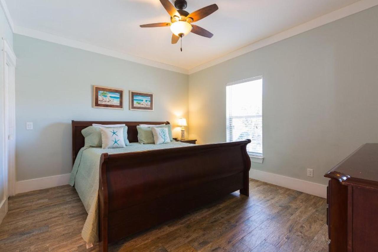 Holiday home The Pelicans Nest - Beachfront 4 Bdrm 4 And Half Bath With Pool And Hot Tub! *