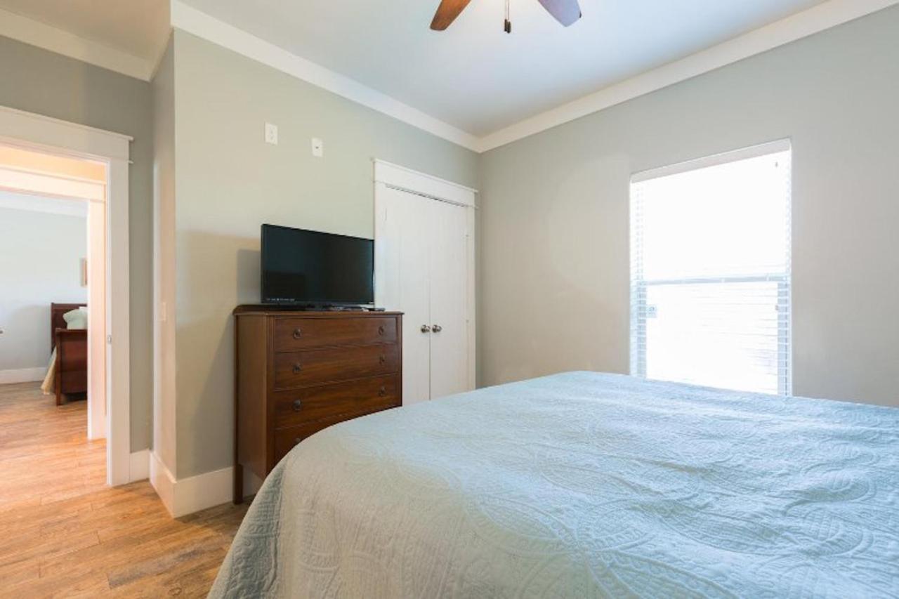 The Pelicans Nest - Beachfront 4 Bdrm 4 And Half Bath With Pool And Hot Tub! Holiday home