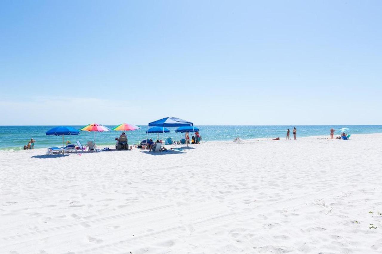 The Pelicans Nest - Beachfront 4 Bdrm 4 And Half Bath With Pool And Hot Tub!
