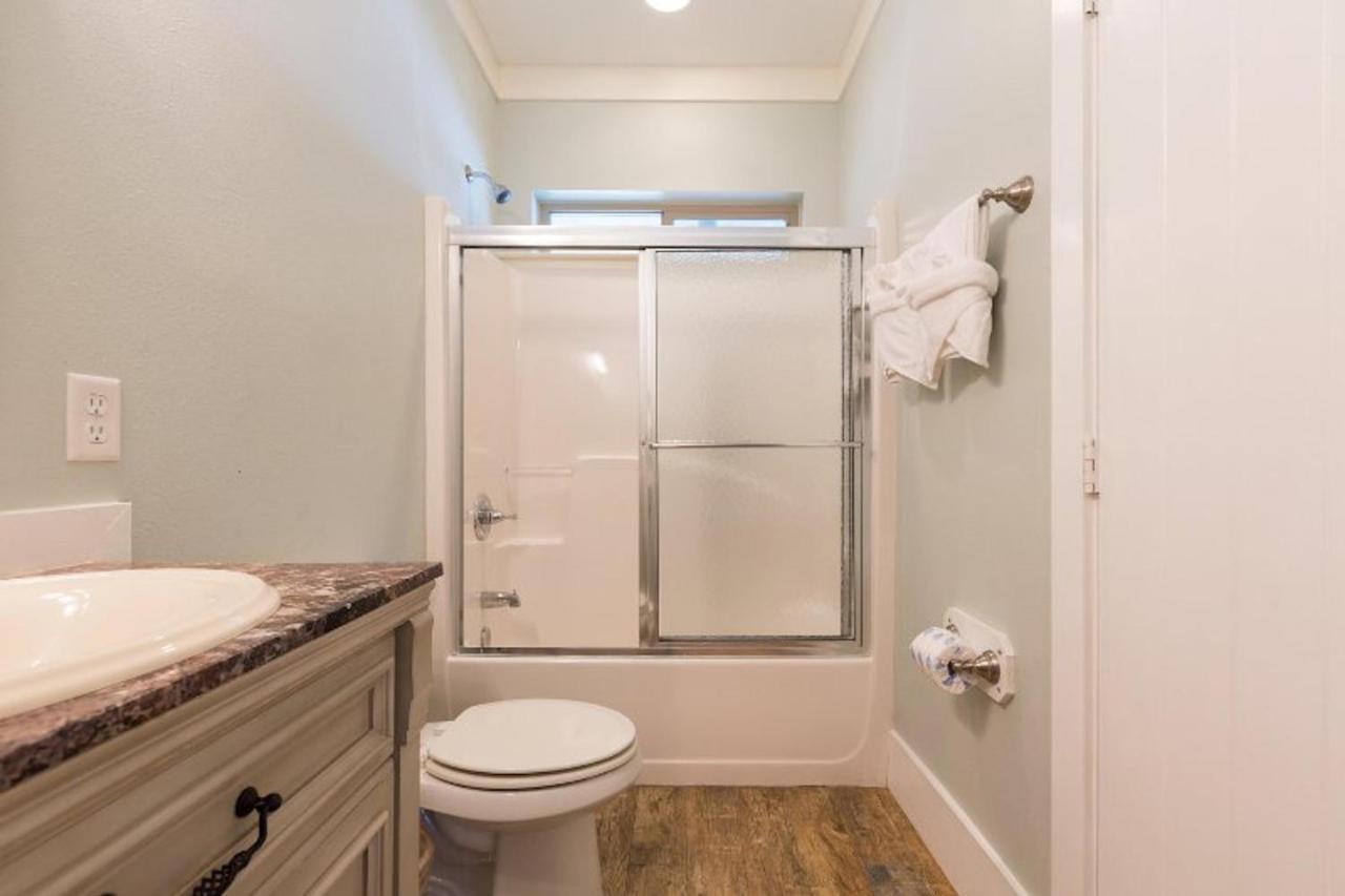 The Pelicans Nest - Beachfront 4 Bdrm 4 And Half Bath With Pool And Hot Tub! Panama City Beach