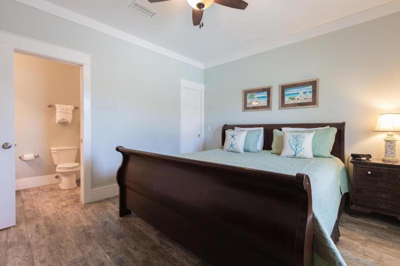 The Pelicans Nest - Beachfront 4 Bdrm 4 And Half Bath With Pool And Hot Tub! Holiday home
