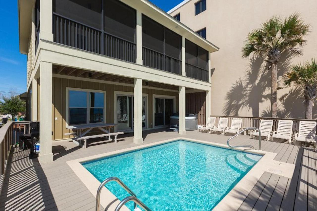 The Pelicans Nest - Beachfront 4 Bdrm 4 And Half Bath With Pool And Hot Tub! Holiday home