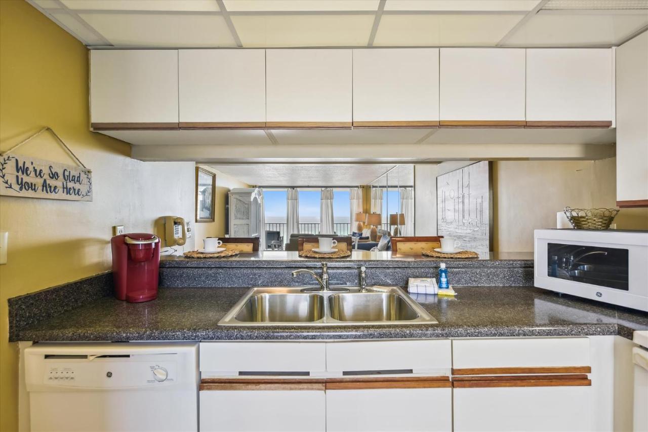 Edgewater #1004 By Book That Holiday home *