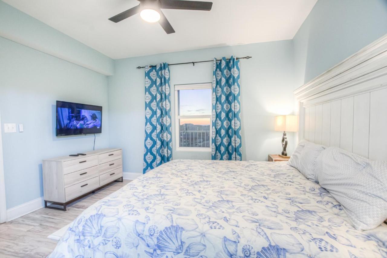 Laketown Wharf 1435 By Aneliya