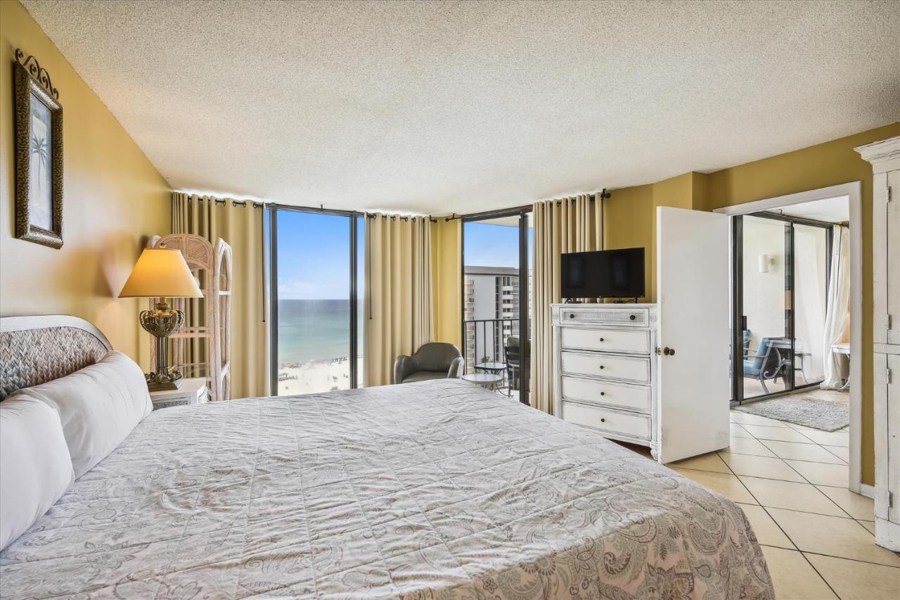 Edgewater #1004 By Book That Holiday home