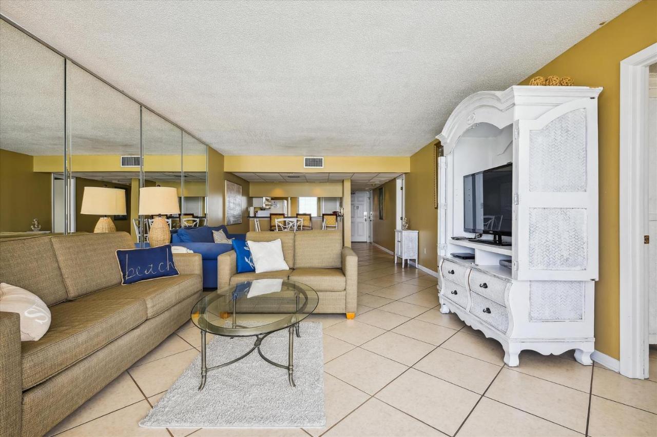 Edgewater #1004 By Book That Holiday home