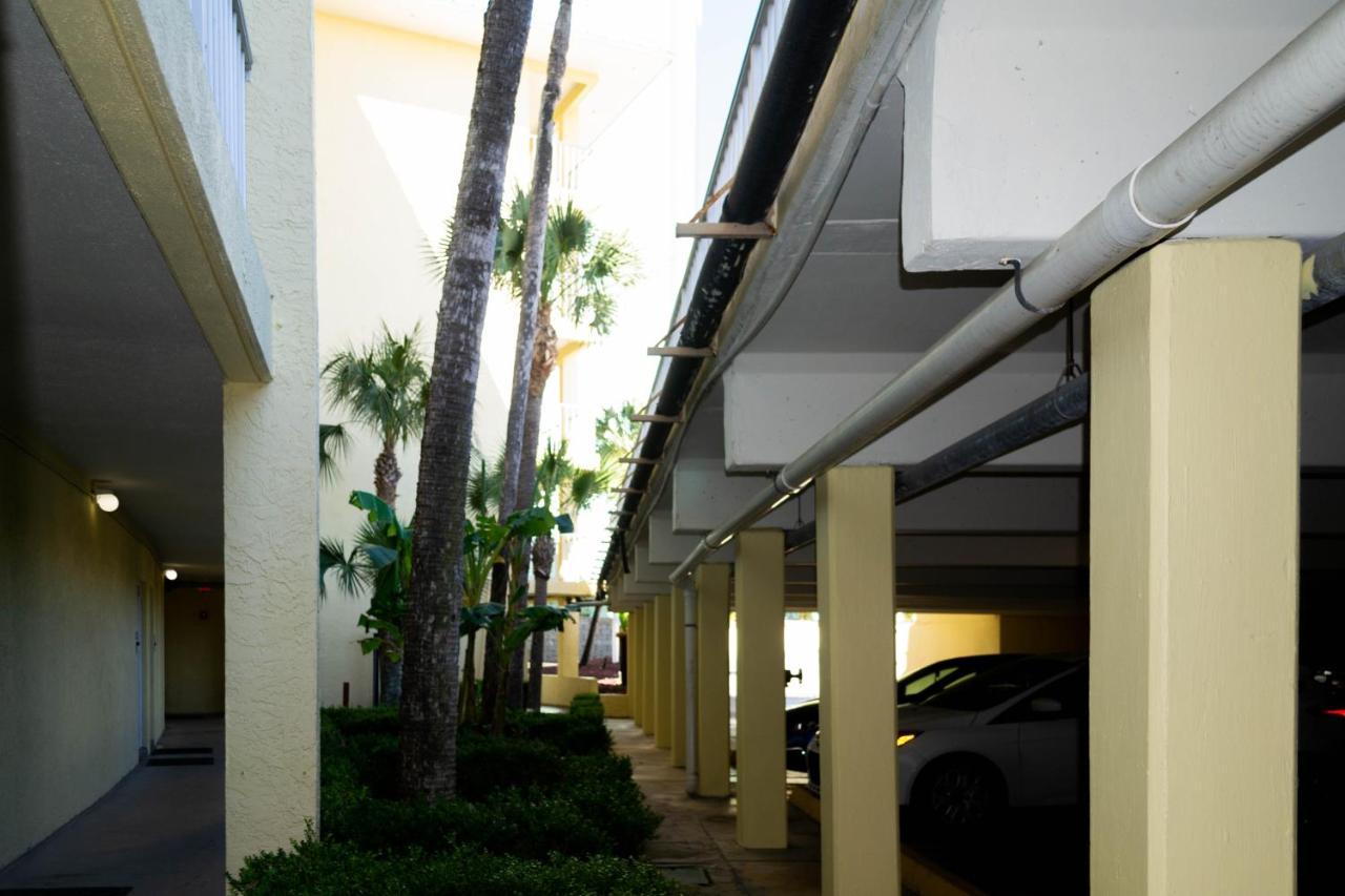 Dolphin Island Beachfront Private Balcony Apartment *