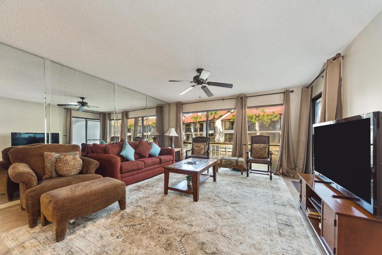 Edgewater 951 Apartment *