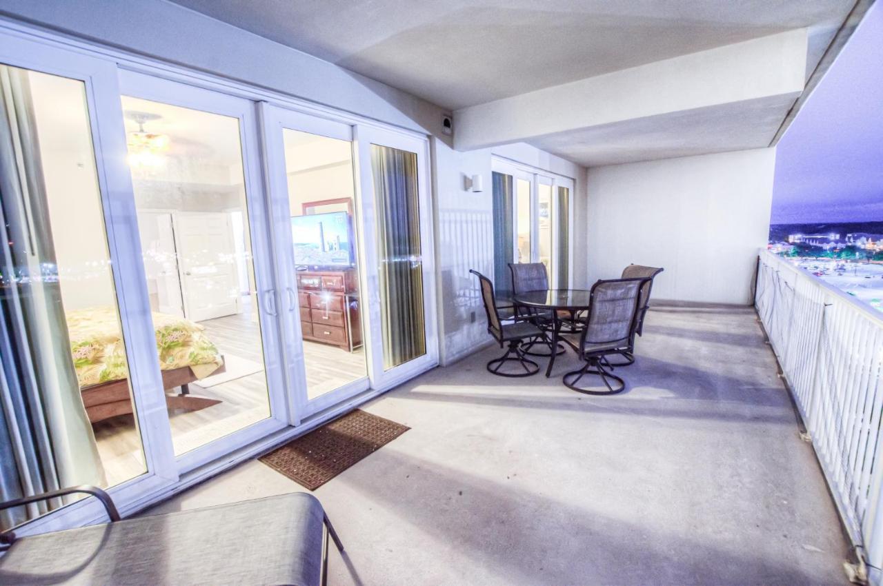 Laketown Wharf 933! Beautiful 3 Bd, Great Amenities, And Great Location *