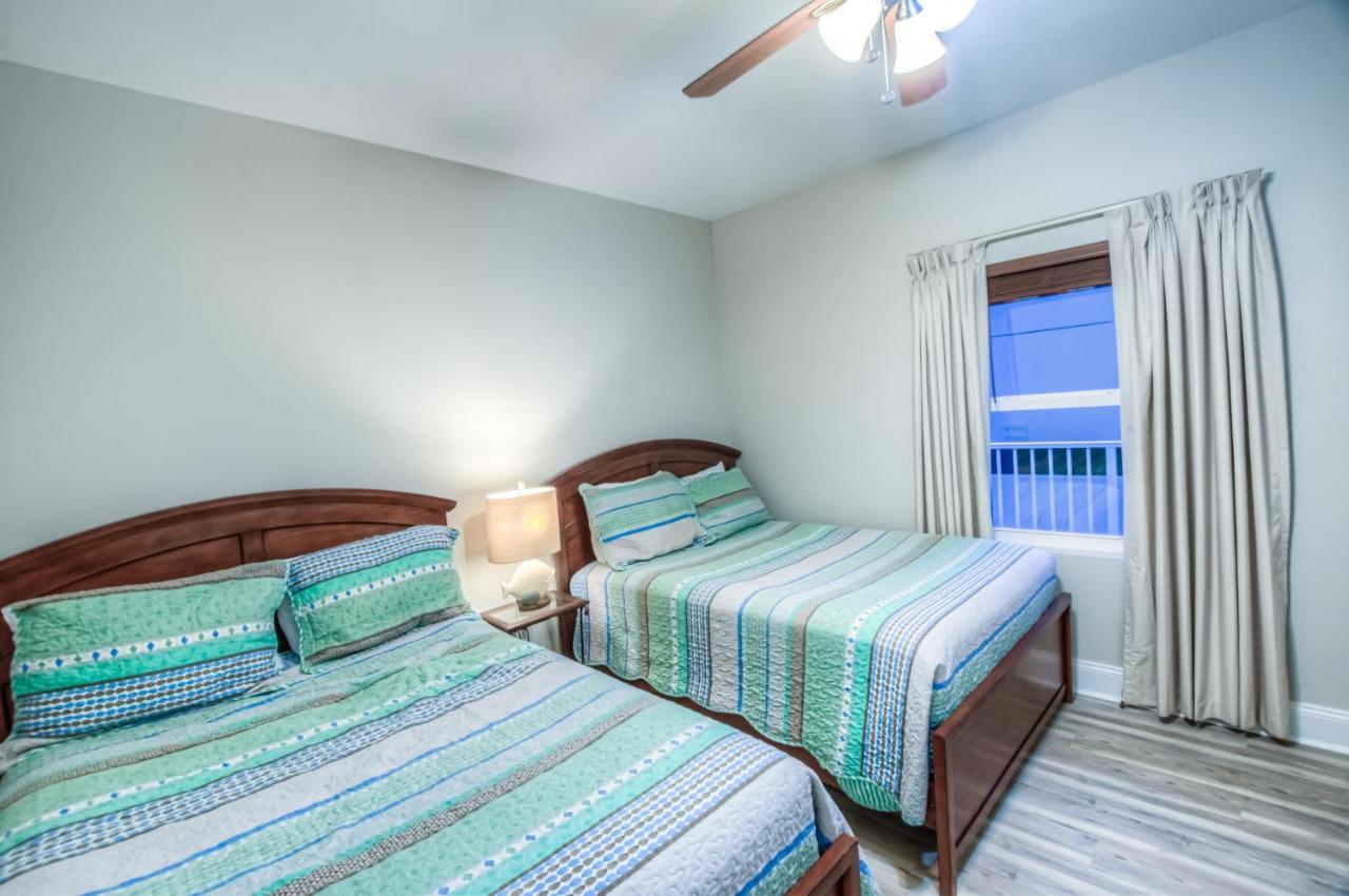 Laketown Wharf 933! Beautiful 3 Bd, Great Amenities, And Great Location Holiday home