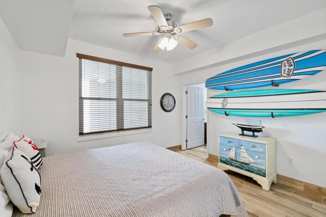 Aqua Resort: Beachfront 3-bedroom With Beach Chairs Apartment Panama City Beach