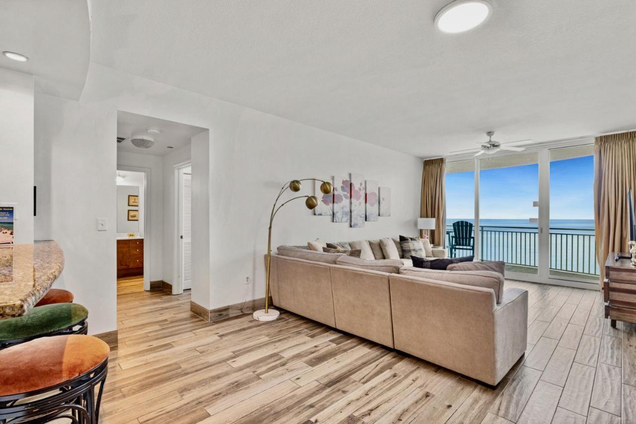Apartment Aqua Resort: Beachfront 3-bedroom With Beach Chairs
