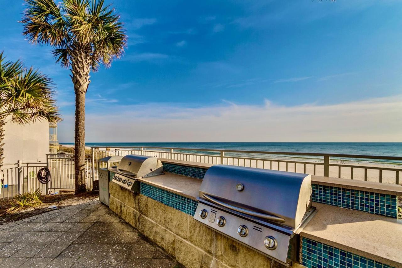 Apartment Aqua Resort: Beachfront 3-bedroom With Beach Chairs