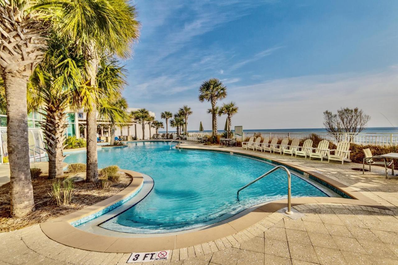Aqua Resort: Beachfront 3-bedroom With Beach Chairs Apartment