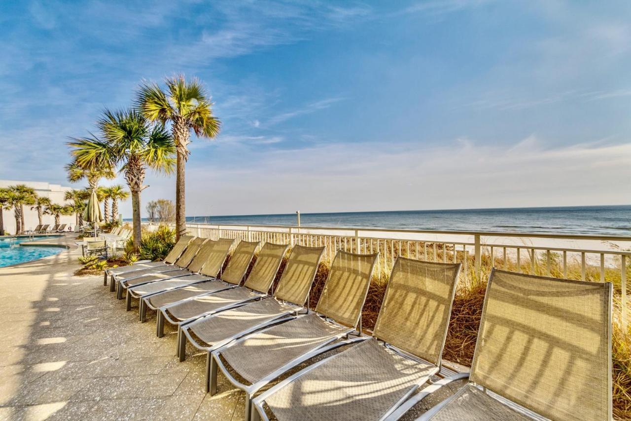 Aqua Resort: Beachfront 3-bedroom With Beach Chairs Apartment *