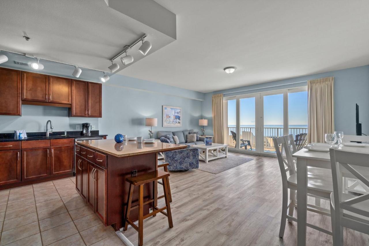 Laketown Wharf #1518 By Book That *