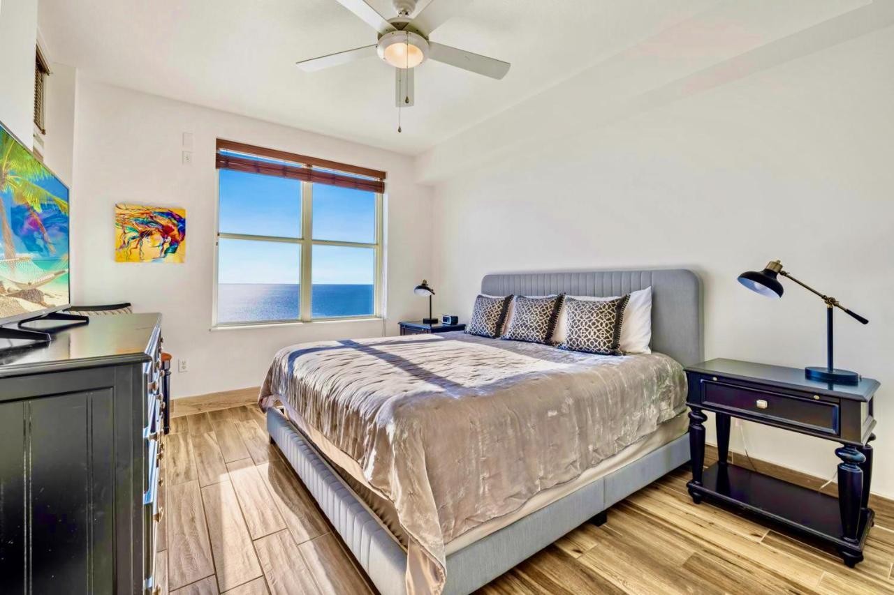 Apartment Aqua Resort: Beachfront 3-bedroom With Beach Chairs *