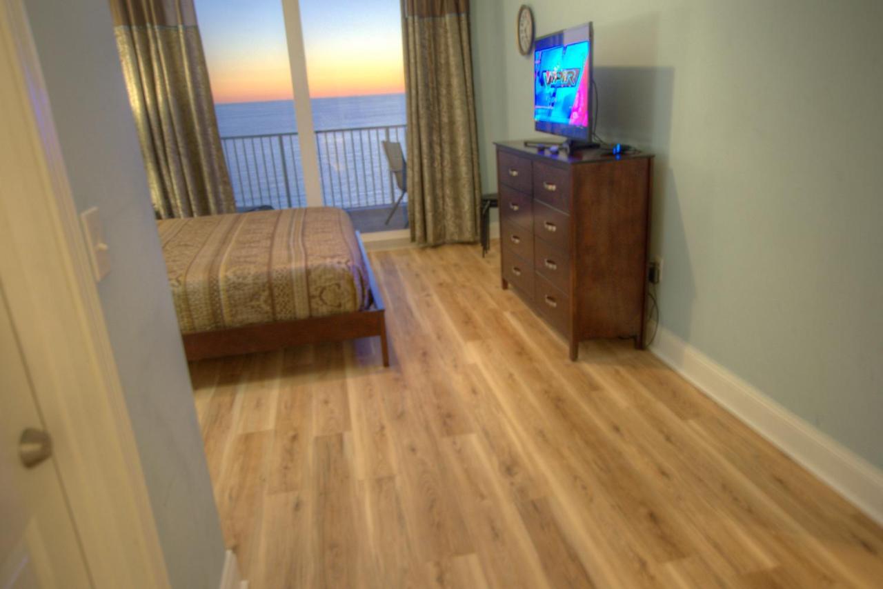 Laketown Wharf 1527 By Zia