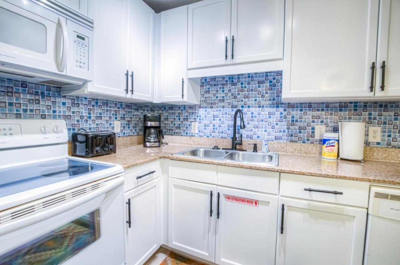 Laketown Wharf 920! Beautiful 3 Bd, Great Amenities, And Great Location *