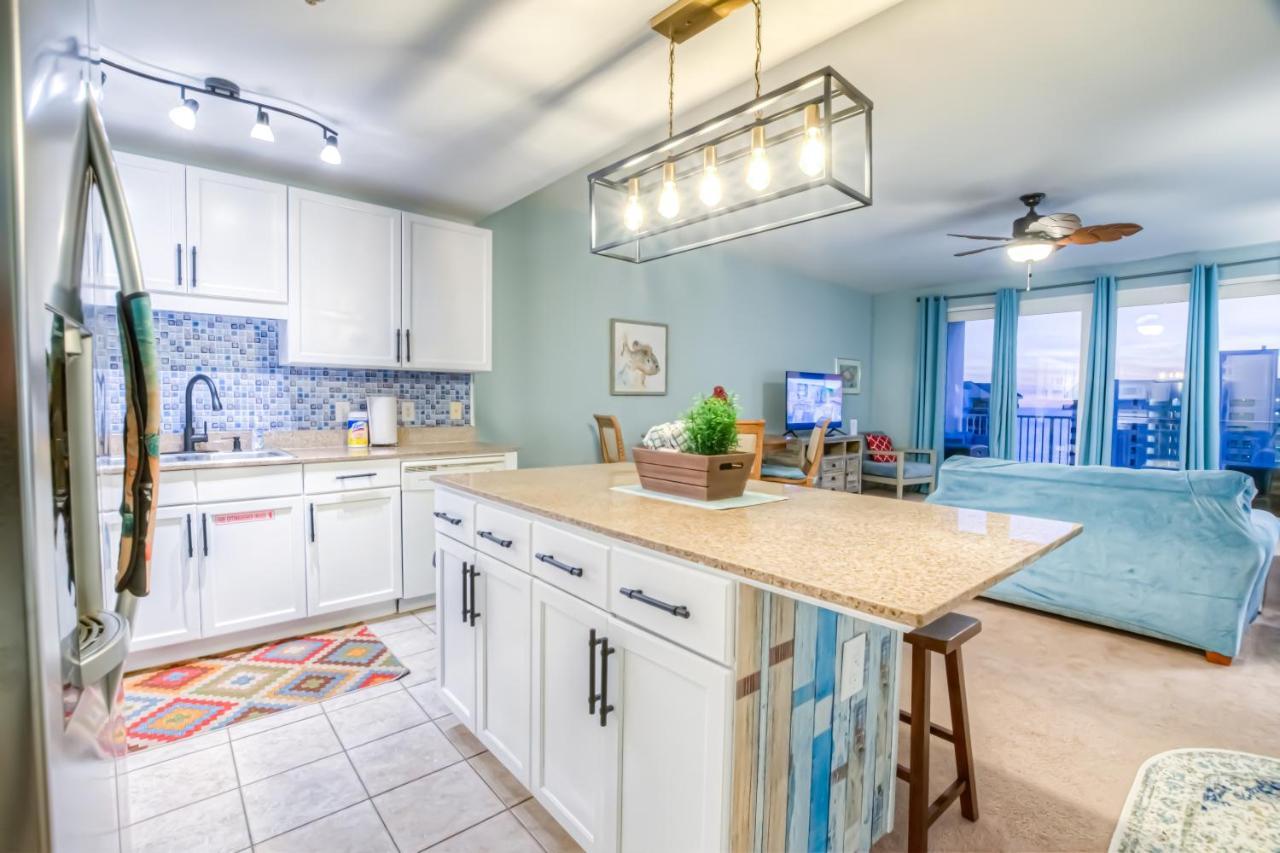 Laketown Wharf 920! Beautiful 3 Bd, Great Amenities, And Great Location *