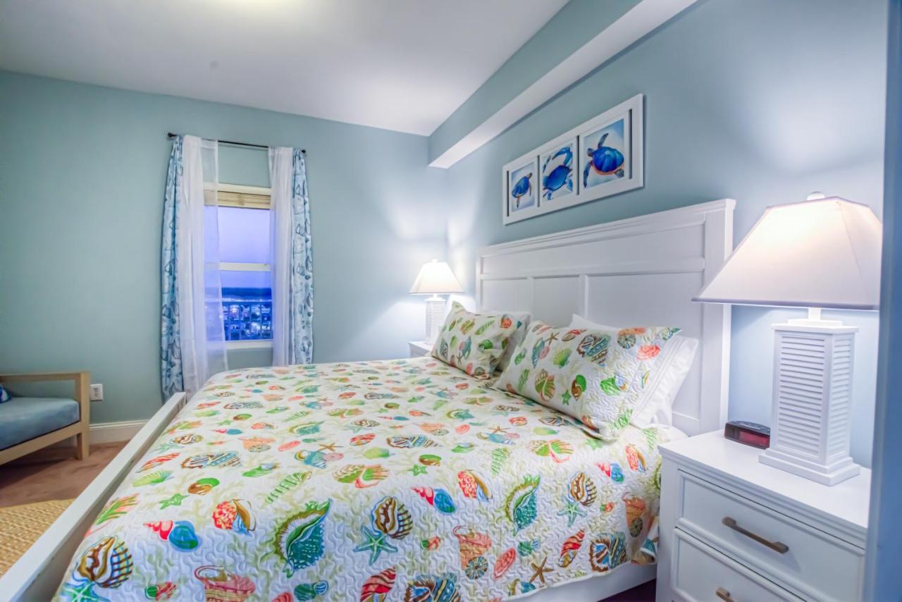Laketown Wharf 920! Beautiful 3 Bd, Great Amenities, And Great Location
