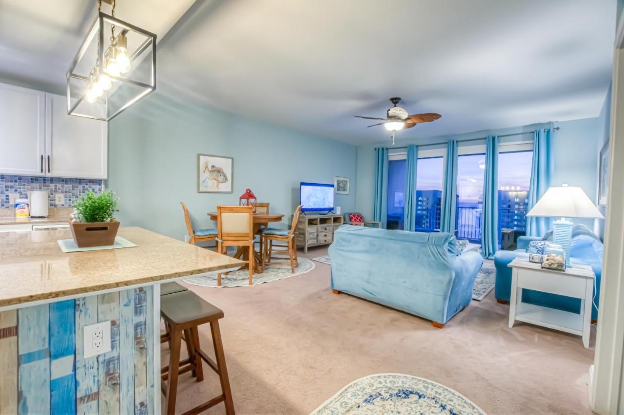 Laketown Wharf 920! Beautiful 3 Bd, Great Amenities, And Great Location *