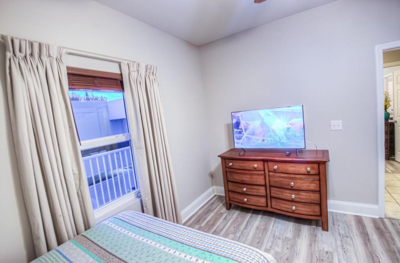 Laketown Wharf 933! Beautiful 3 Bd, Great Amenities, And Great Location
