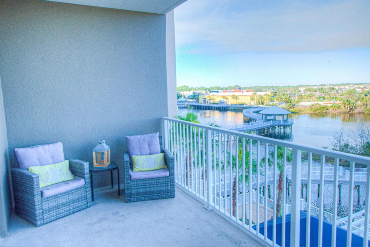 Laketown 302! Beautiful 1 Bd, 2ba! Lower Floor, Multiple Pools! Holiday home *