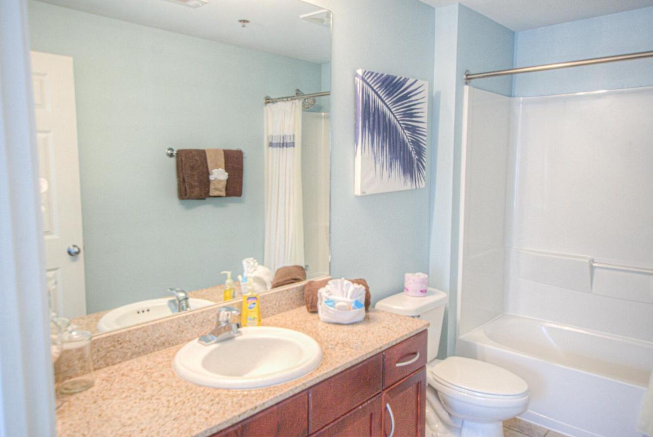 Holiday home Laketown 302! Beautiful 1 Bd, 2ba! Lower Floor, Multiple Pools! *