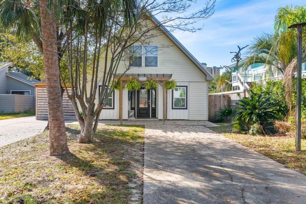 Seaside Serenity: Coastal Beach With Outdoor Living Holiday home *