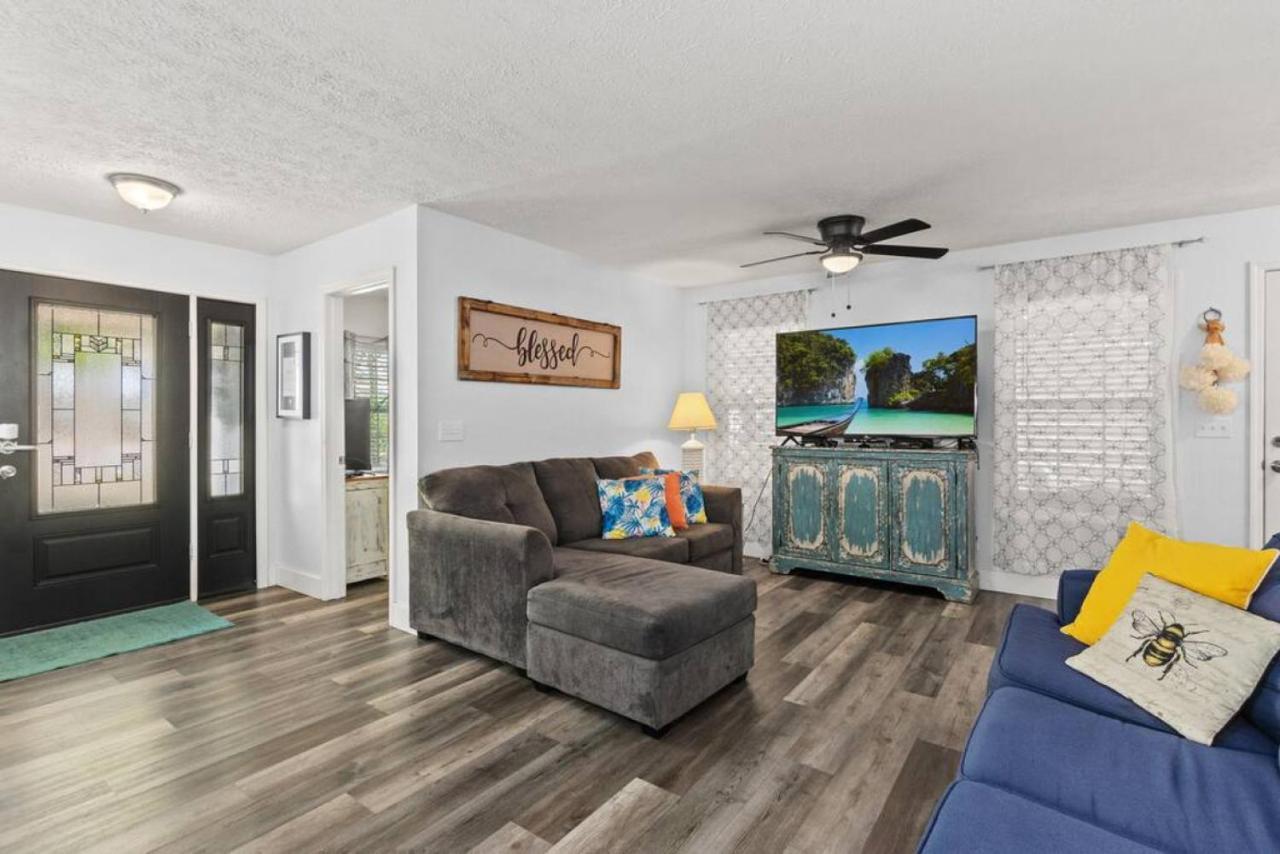 Seaside Serenity: Coastal Beach With Outdoor Living Holiday home Panama City Beach