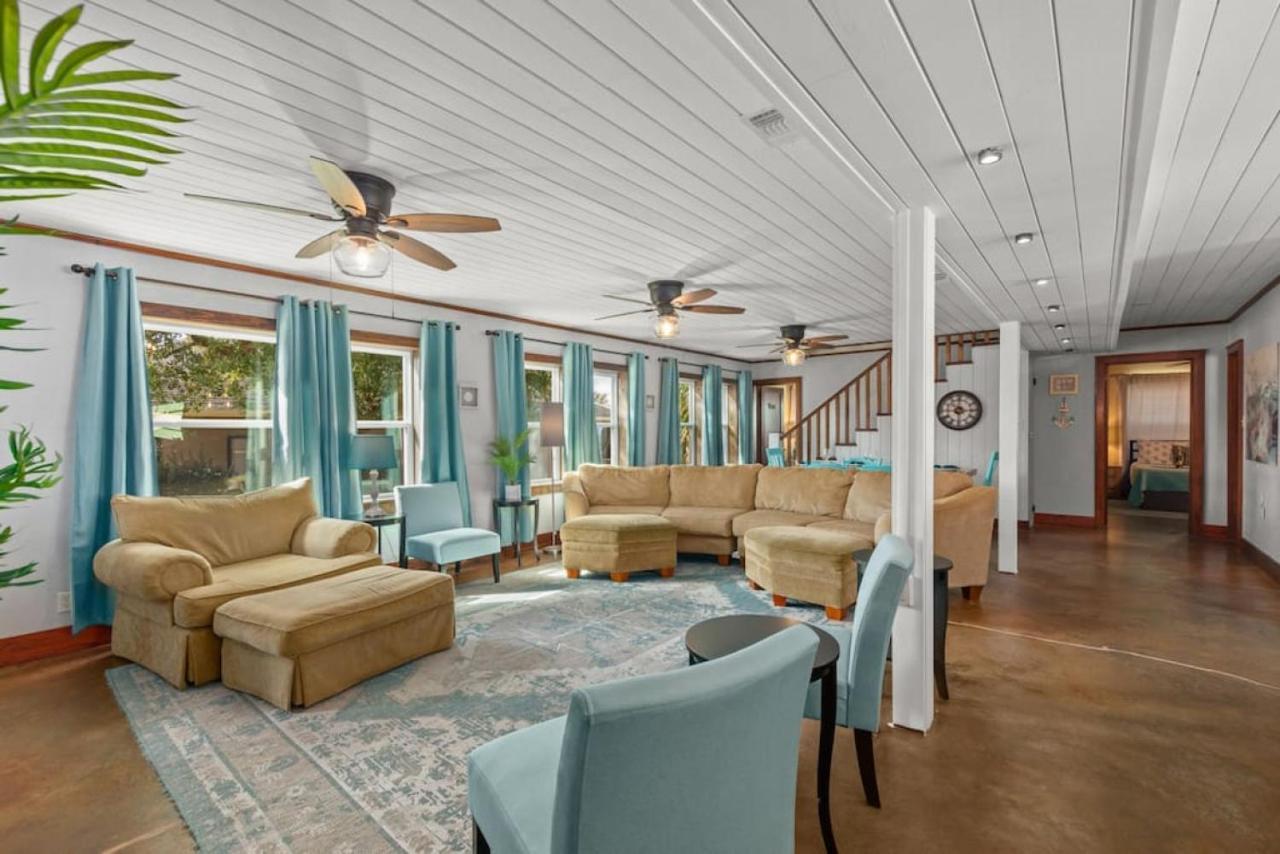 Nautical Rose - Hot Tub, 600 Feet To Beach, Beach Gear Incl'd, & Fire Pit! Holiday home *