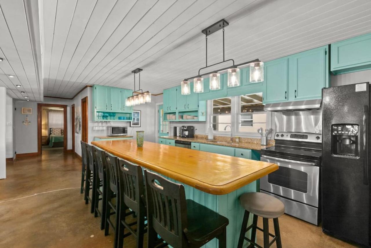 Nautical Rose - Hot Tub, 600 Feet To Beach, Beach Gear Incl'd, & Fire Pit! Holiday home