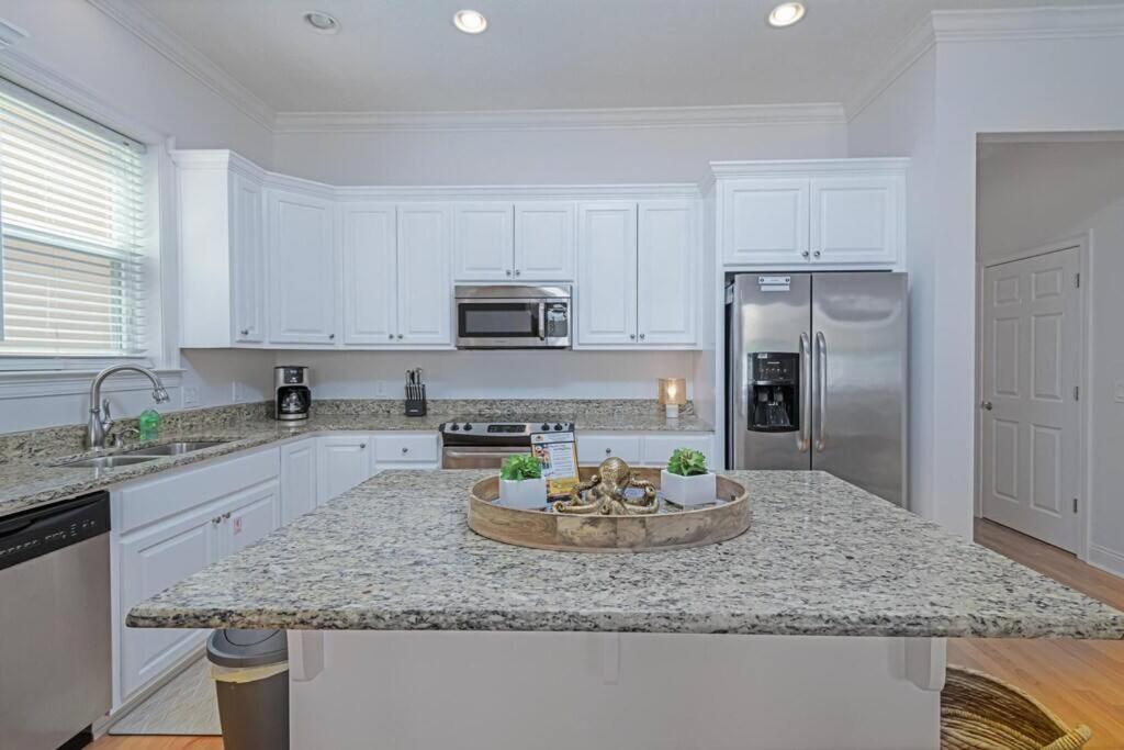 * Sugar Sands * Steps To * Pool * Balconies * Holiday home