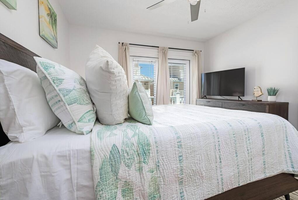 Holiday home * Sugar Sands * Steps To * Pool * Balconies * Panama City Beach