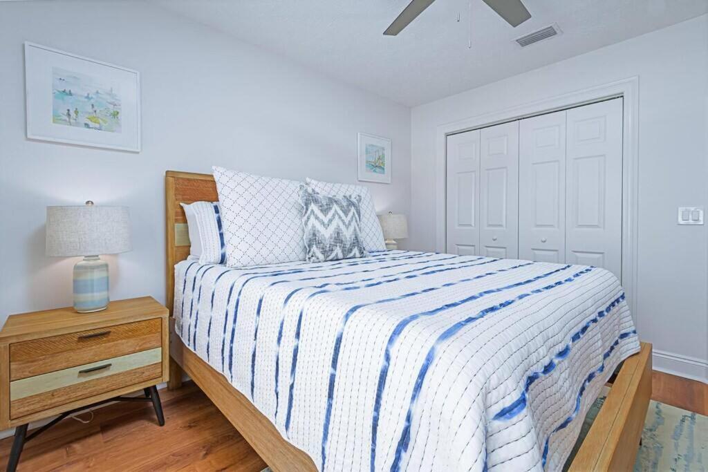 Holiday home * Sugar Sands * Steps To * Pool * Balconies * Panama City Beach