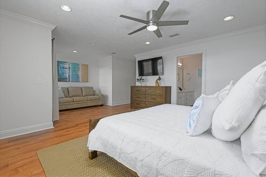Holiday home * Sugar Sands * Steps To * Pool * Balconies * Panama City Beach