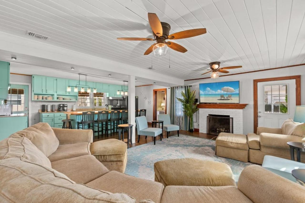 Nautical Rose - Hot Tub, 600 Feet To Beach, Beach Gear Incl'd, & Fire Pit! Panama City Beach