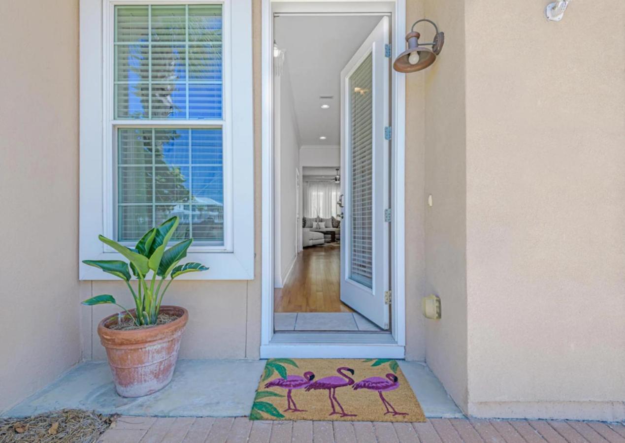 Holiday home * Sugar Sands * Steps To * Pool * Balconies * Panama City Beach
