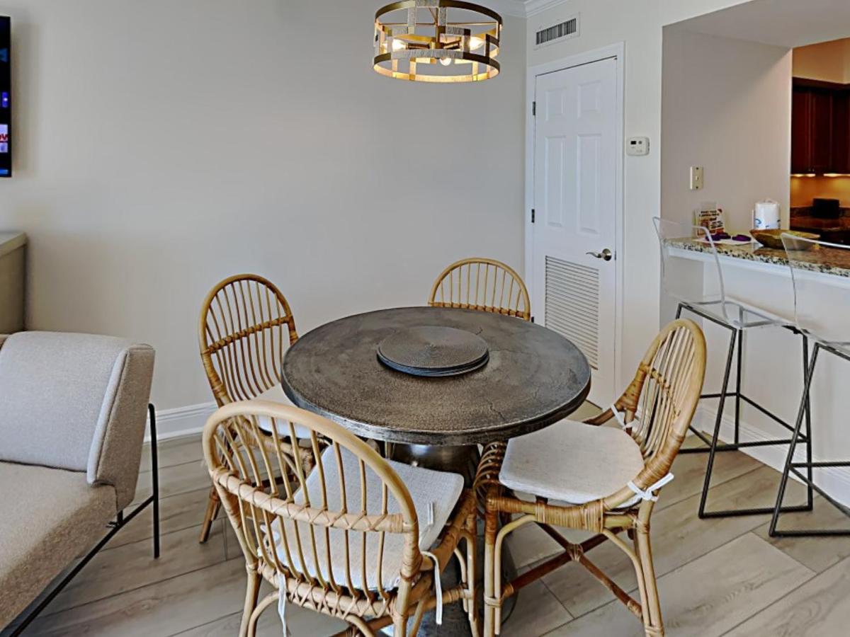 Apartment Emerald Beach 1032