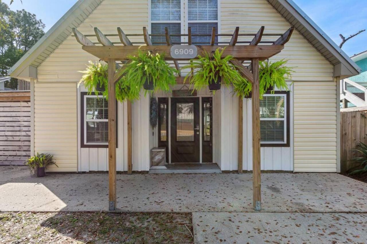 Seaside Serenity: Coastal Beach With Outdoor Living *