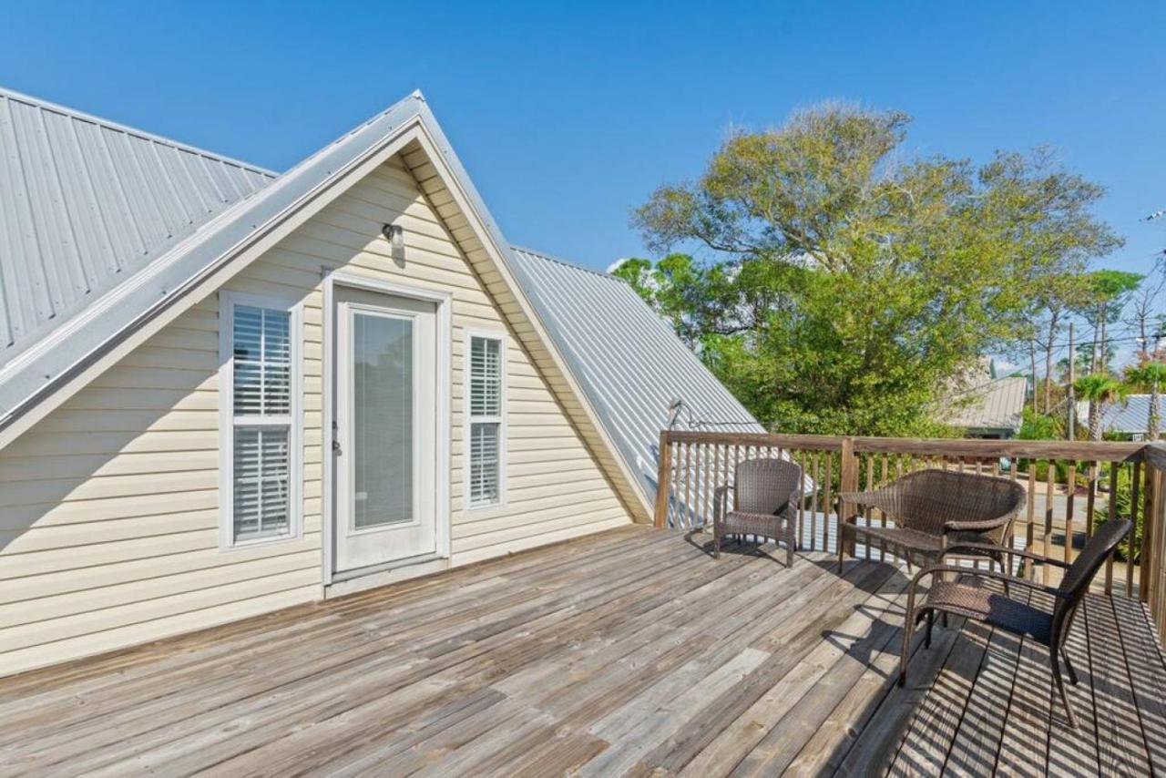 Holiday home Seaside Serenity: Coastal Beach With Outdoor Living *