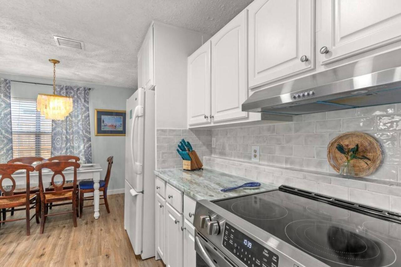 Fanta Sea: Coastal Retreat With Hot Tub And Game * Panama City Beach