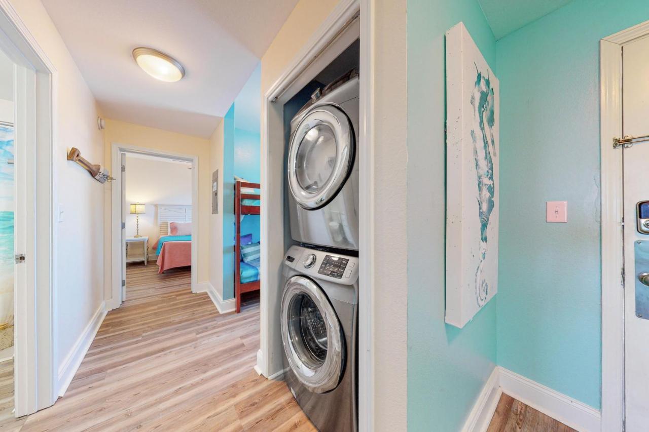 Laketown Wharf 1529 Apartment *