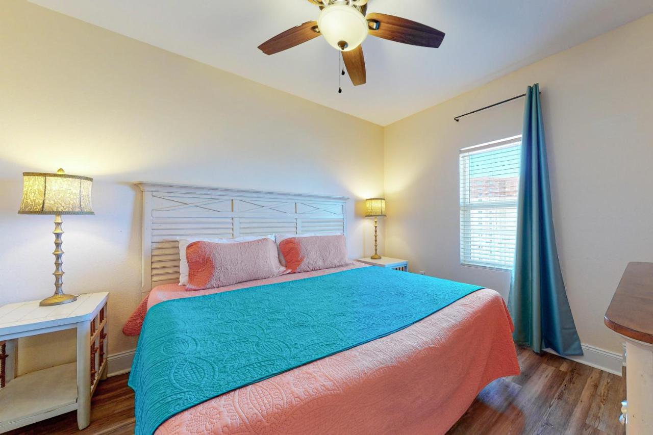 Laketown Wharf 1529 *