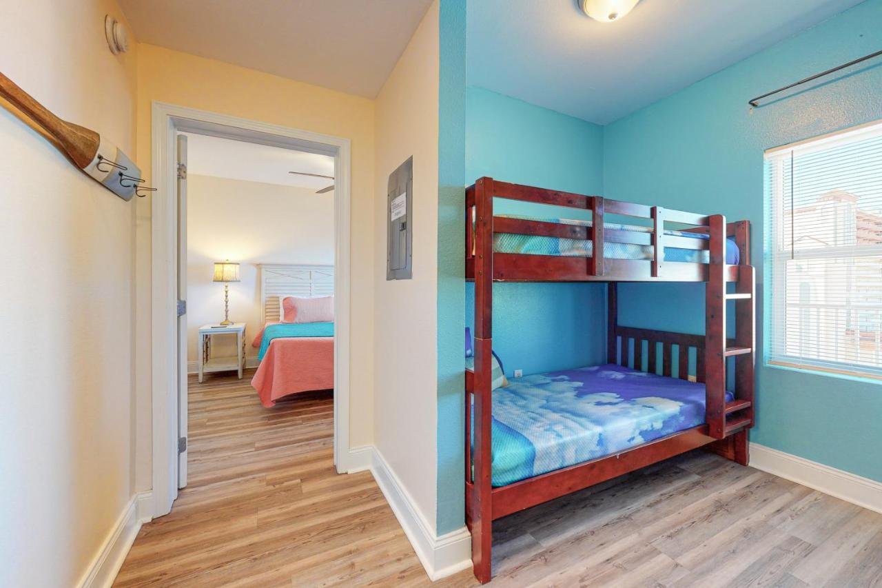 Apartment Laketown Wharf 1529