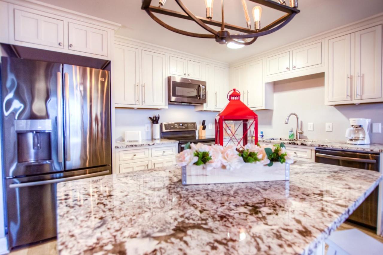 Brand New! Laketown Wharf 633! Amazing 3 Bd, Great Location, And Awesome Amenities!