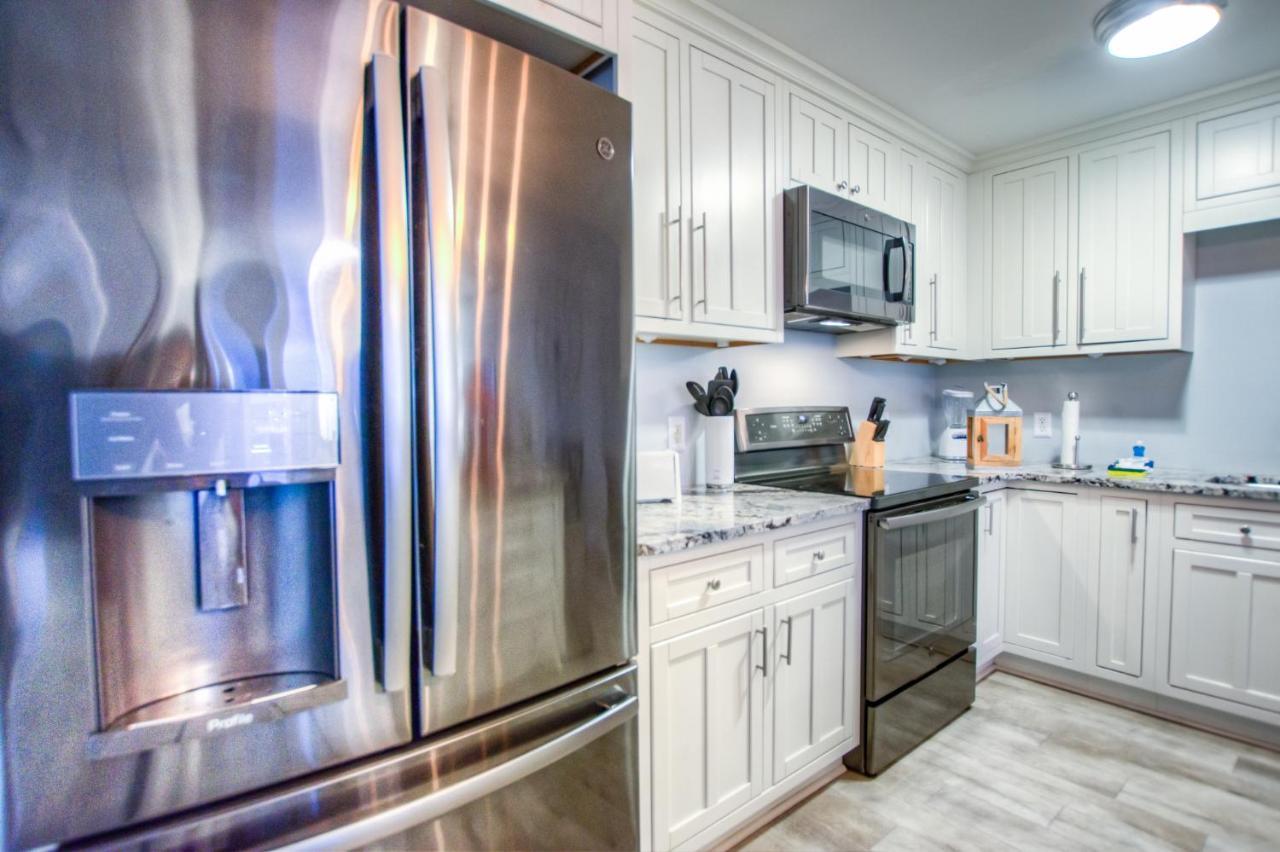 Brand New! Laketown Wharf 633! Amazing 3 Bd, Great Location, And Awesome Amenities! *