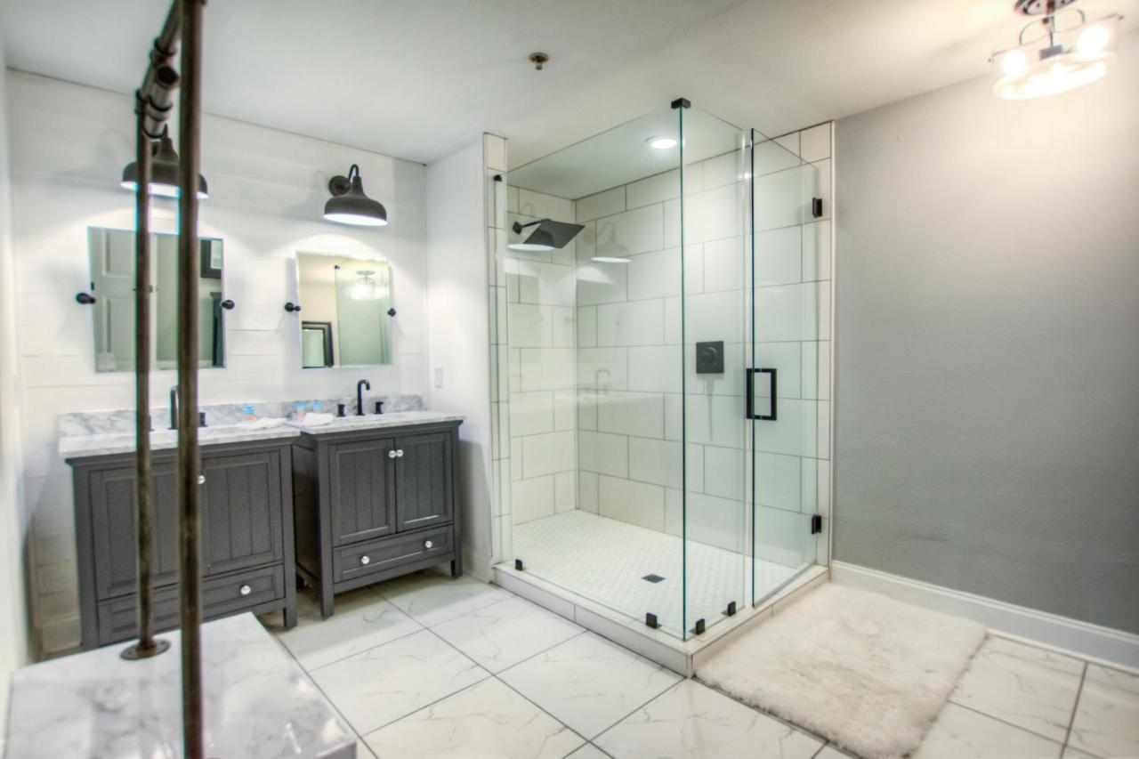 Brand New! Laketown Wharf 633! Amazing 3 Bd, Great Location, And Awesome Amenities! *