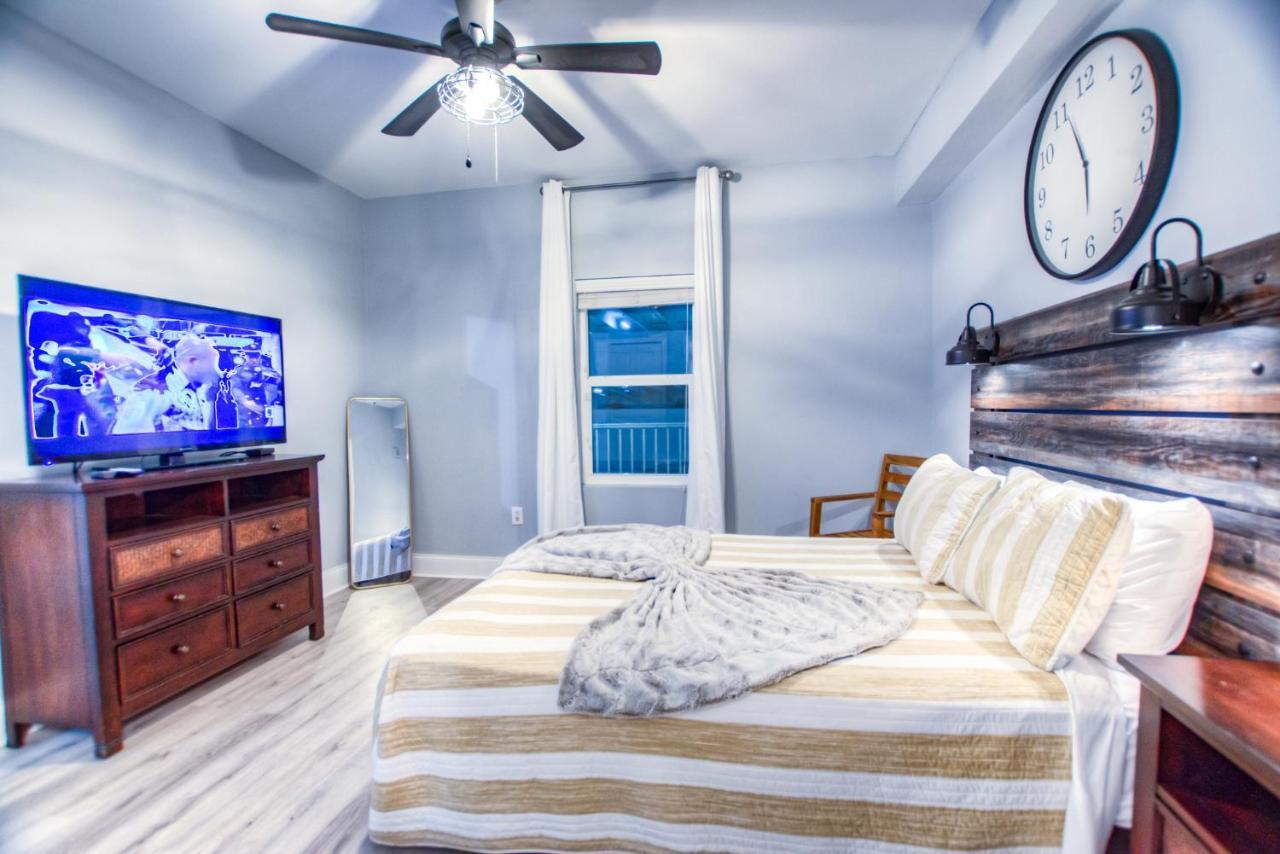 Brand New! Laketown Wharf 633! Amazing 3 Bd, Great Location, And Awesome Amenities!